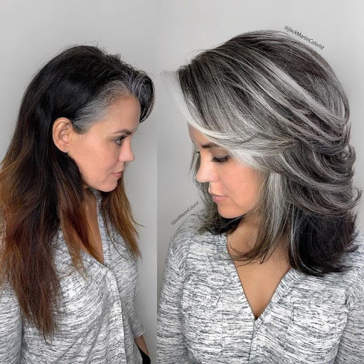 Grey Blending: comparação de visual, antes e depois, de mulher branca que utilizou a técnica nos cabelos.