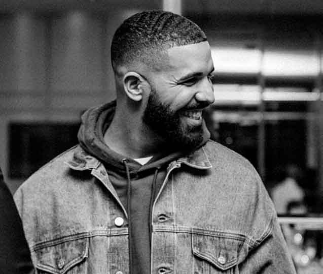 Rapper Drake com cabelo raspado e finalização 360 waves, tendência de finalização para homens com cabelo crespo e cacheado